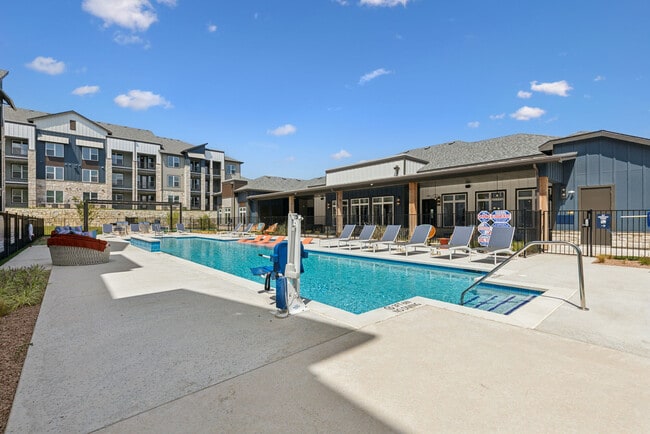 Building Photo - Bandera Ridge
