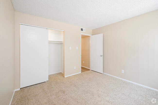2BR, 2BA - 900SF - Second Bedroom - Papago Park