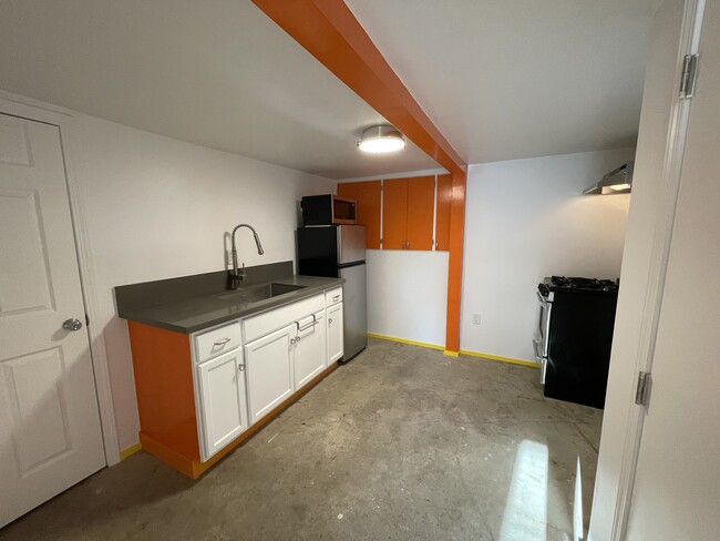 Building Photo - 1141 N Virgil Ave