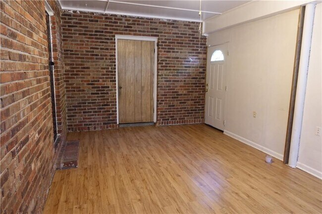 Building Photo - 186 Zelma St SW
