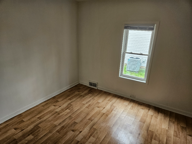 Foto del edificio - 1604 Coleman Ave