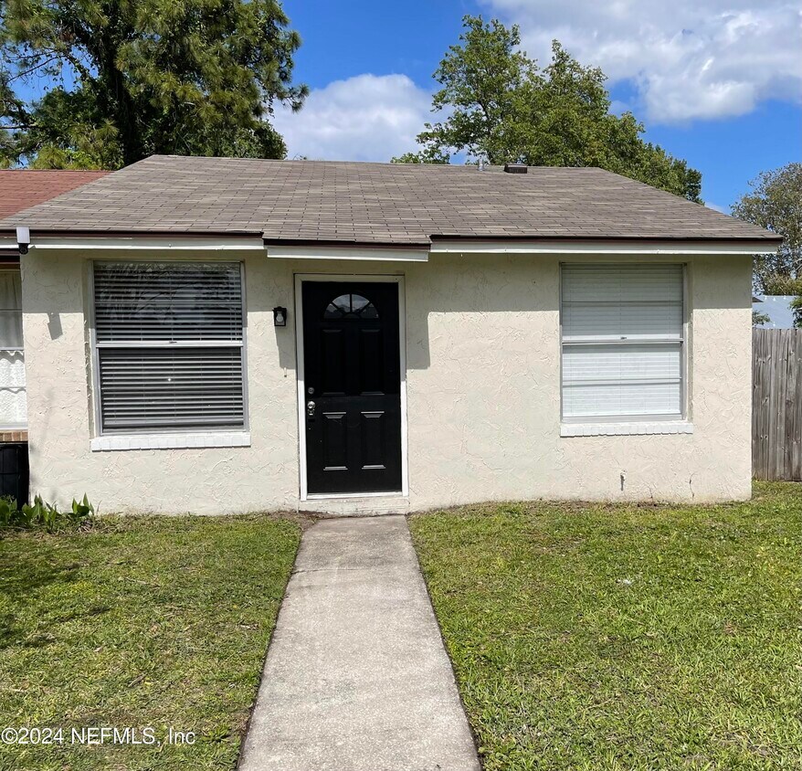 Foto principal - 2672 Sunrise Village Dr
