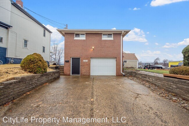 Building Photo - 3 br, 1 bath House - 250 Vine Street