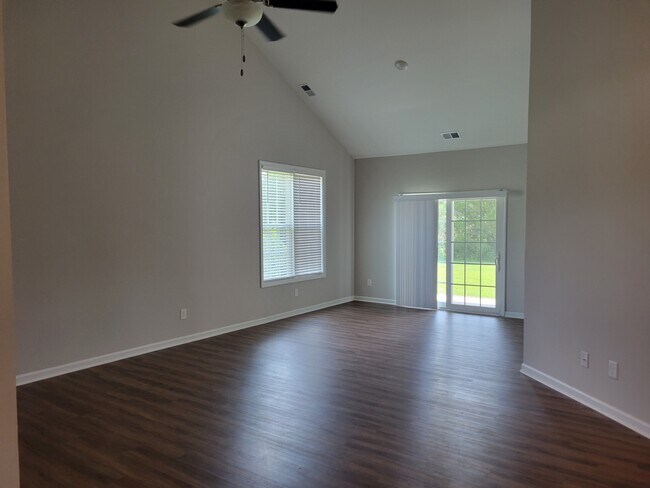 Foto del edificio - 2127 Briarpatch Dr