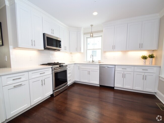 Building Photo - 41 Wenham St