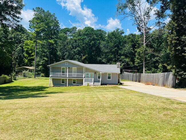 Foto del edificio - Beautiful 3 bedroom, 3 bathroom with large...