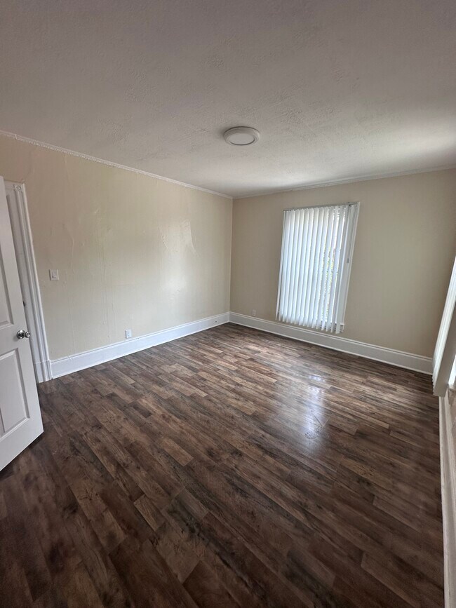 Foto del edificio - 1505 N Raymond Ave