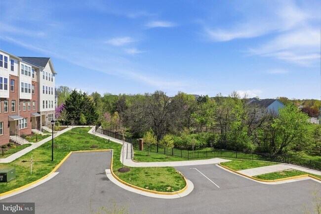 Foto del edificio - 915 Buttonwood Terrace NE