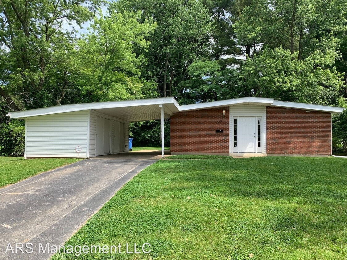 3 br, 2 bath House 8319 Pepperidge House Rental in Berkeley, MO