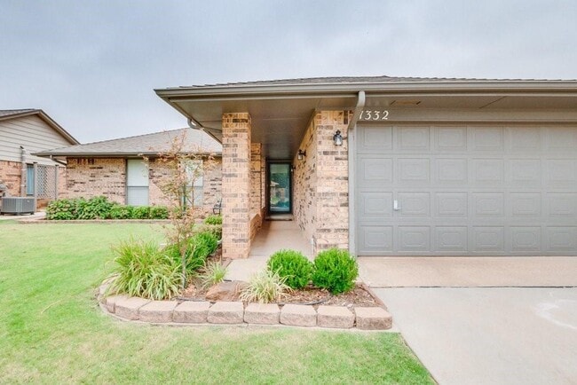 Building Photo - 1332 Chimney Hill Rd