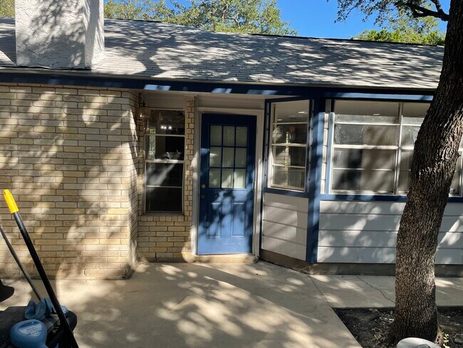 Patio trasero - 8310 Watchtower St
