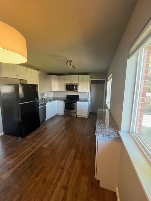 Kitchen - 1330 N Circle Dr