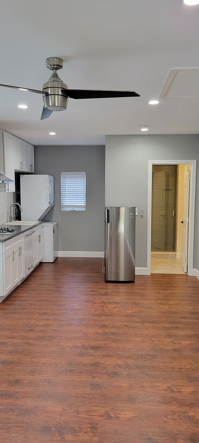 Kitchen - 6460 Mary Ellen Ave