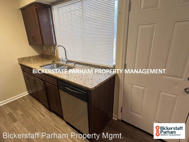 Building Photo - 2 br, 1.5 bath House - 3866 Hawaii Way #2