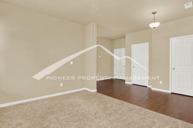 Foto del edificio - Stunning Single Family Home with 3 Car Gar...