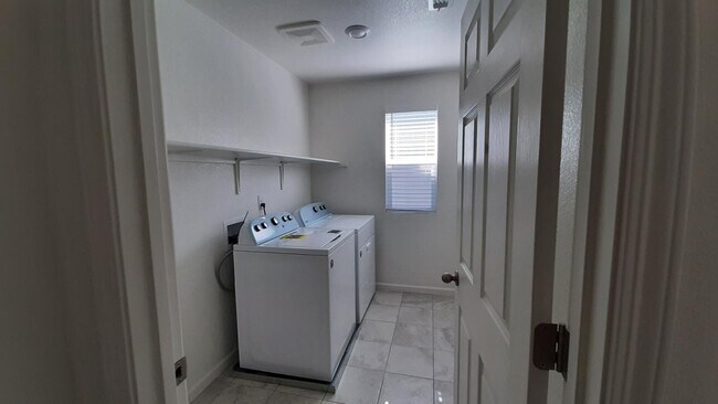 Foto del edificio - 4602 Ring Neck Ln