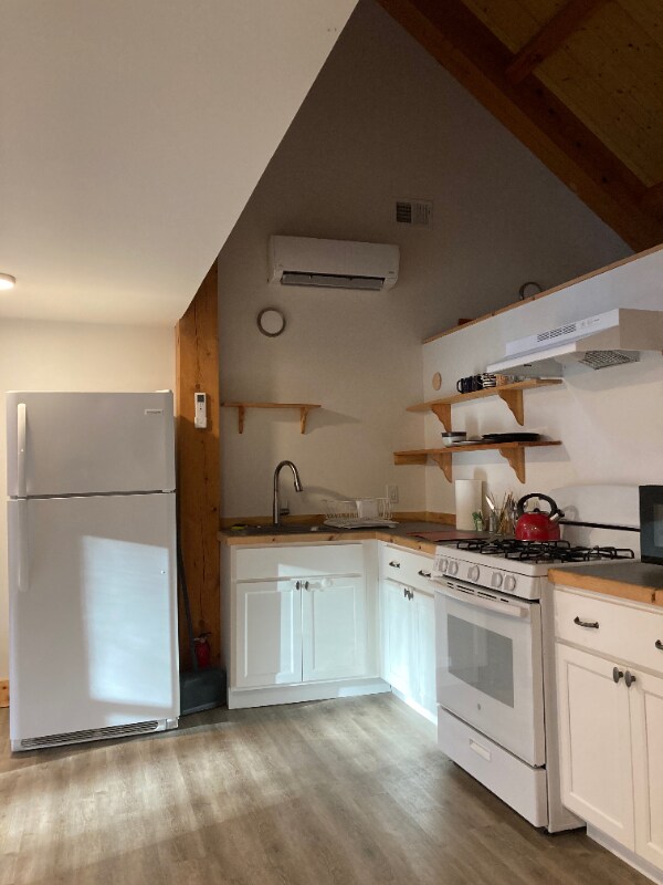 Building Photo - 249 Cow Path 40