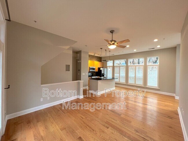 Foto del edificio - 738 Garden District Dr