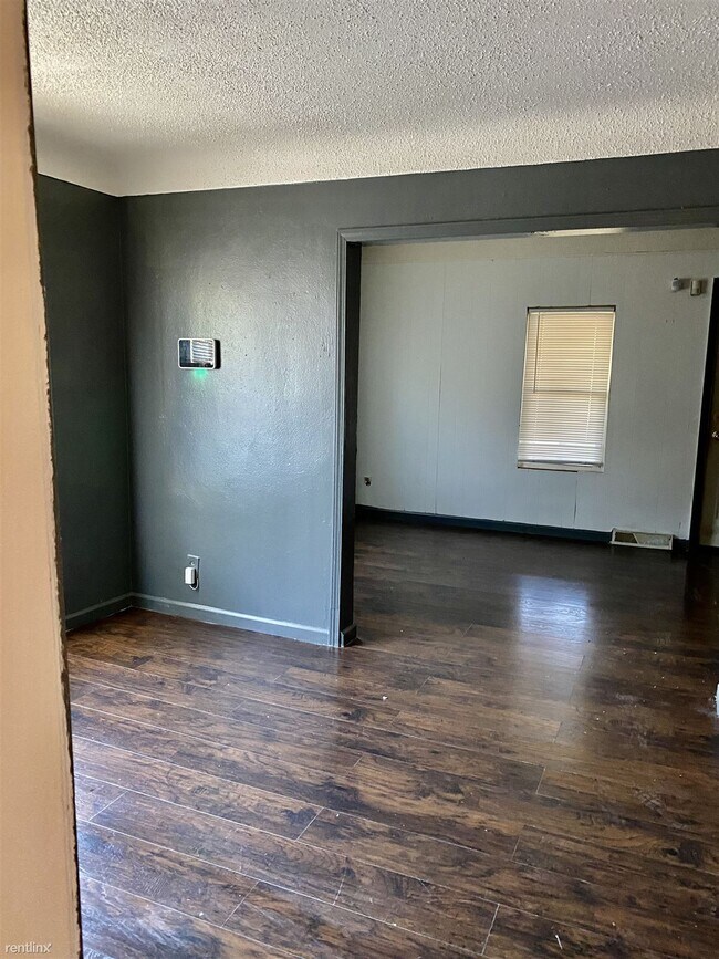 Building Photo - 3 br, 1 bath House - 2621 Davison Rd