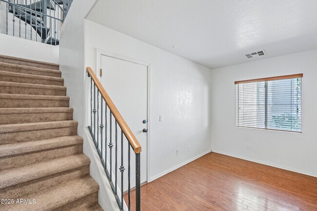 Building Photo - 753 N Port Dr