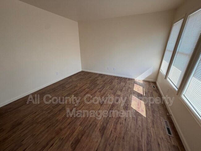 Foto del edificio - 1015 E 8th St