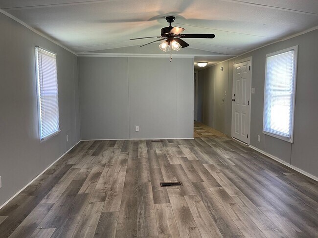 Foto del edificio - 3 Bed, 2 Bath Mobile Home in Sanford NC