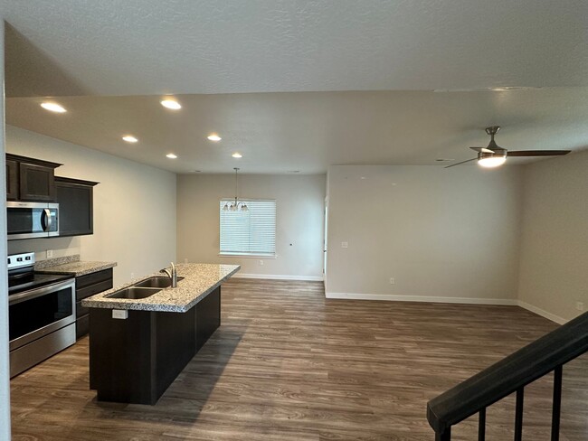 Building Photo - 3-BEDROOM HOUSE FOR RENT IN NORTH SALT LAKE