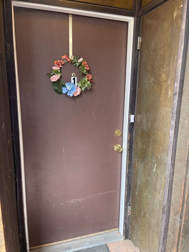 Foto del edificio - Spacious Ground Level 2 Bedroom 1 Bath