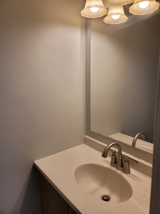 Foto del edificio - 112 Colonial Pkwy