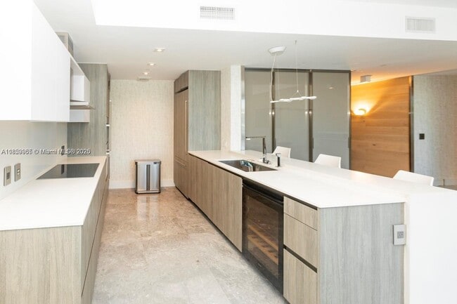 Building Photo - 350 Ocean Dr