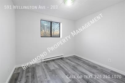 Building Photo - 591 Wellington Ave