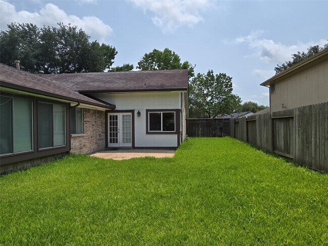 Foto del edificio - 3434 Streamside Ln
