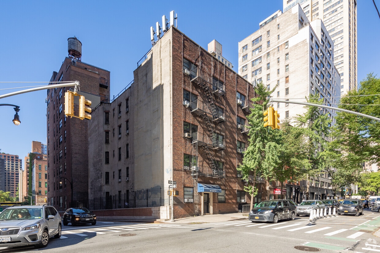 Primary Photo - 210 E 38th St