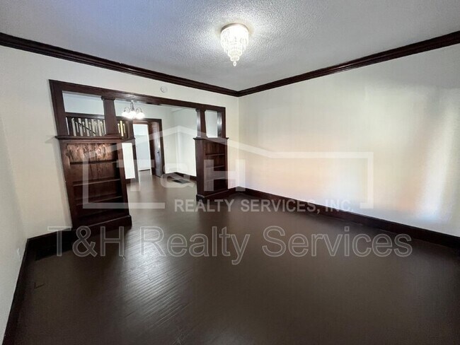 Foto del edificio - 519 N Riley Ave