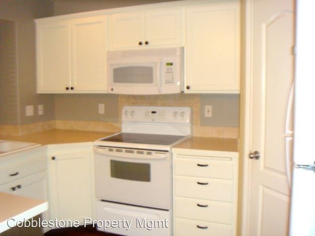 Building Photo - 4 br, 2.5 bath House - 18201 Royal Way