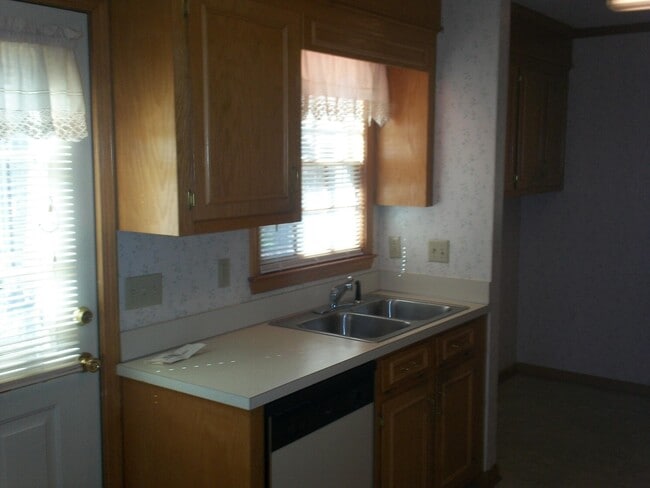 Building Photo - 1075 Arnaud St