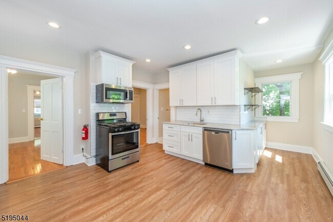 Building Photo - 159 Valley Rd