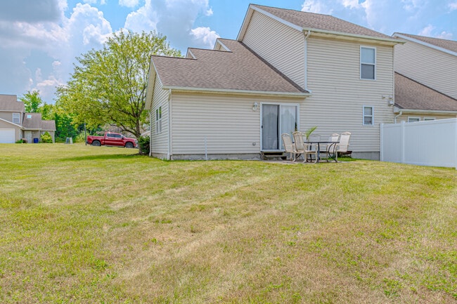 Building Photo - 4060 Pine Dr
