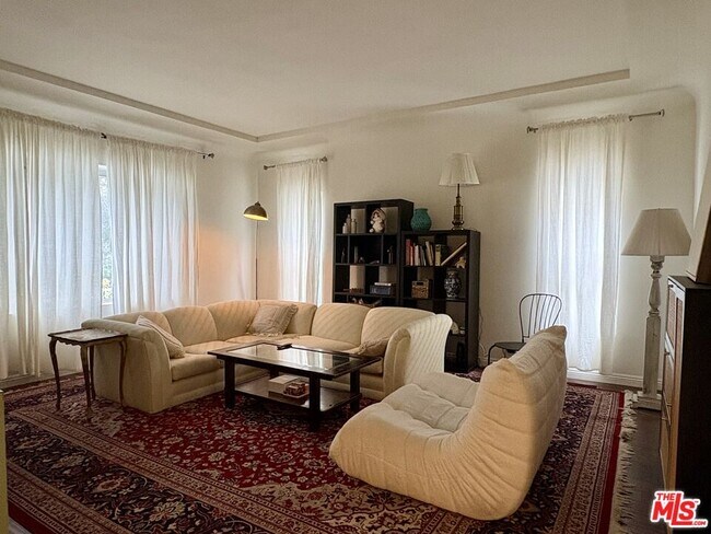 Building Photo - 429 N Sierra Bonita Ave