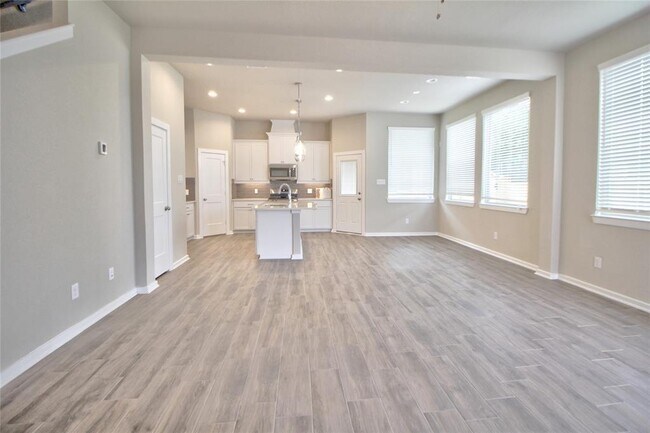 Foto del edificio - 544 Pine Dr