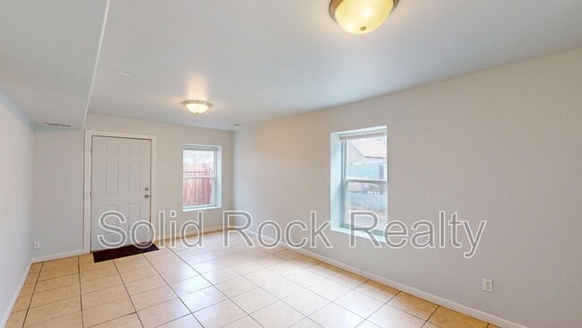 Foto del edificio - 712 E 3rd St