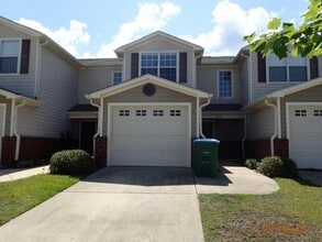 Building Photo - 734 Majestic Dr