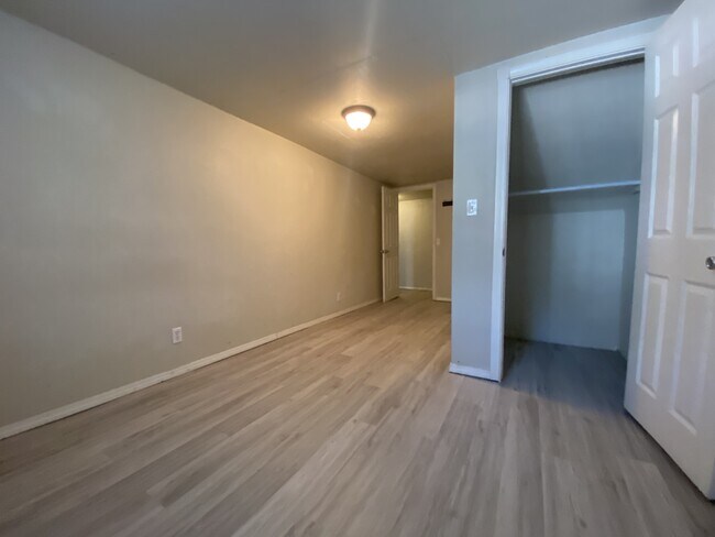 Foto del edificio - 474 Elm Ave