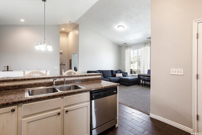 Foto del edificio - 6333 Lake Powell Cir