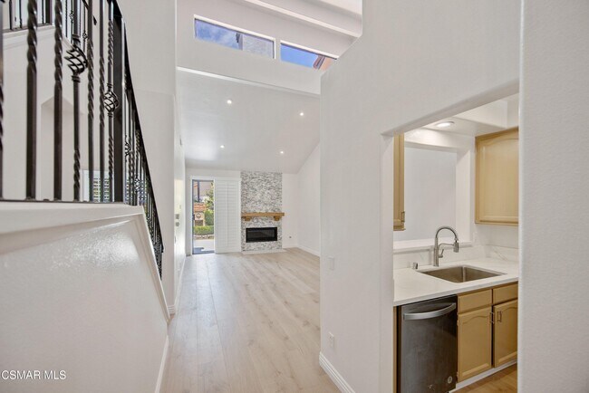Building Photo - 4791 Parma Dr
