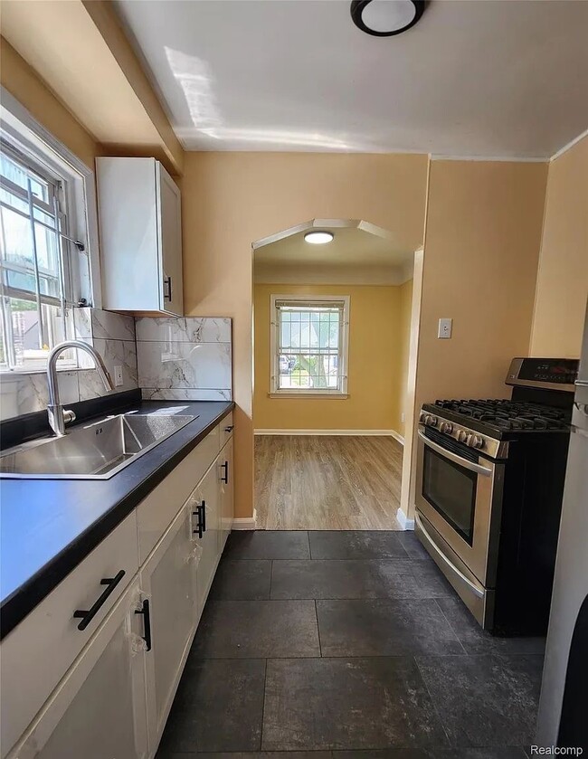 Foto del edificio - 19948 Moenart St