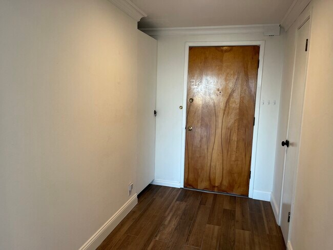 Unit 2A entry featuring 2 coat/storage closets - 3639 Market St