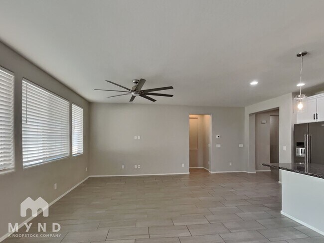 Foto del edificio - 22592 Via Estancia