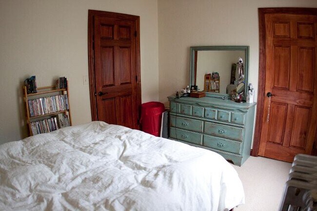 Foto del edificio - 2414 Quincy St NE