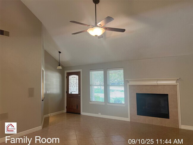 Foto del edificio - 903 Sugarfield Ct